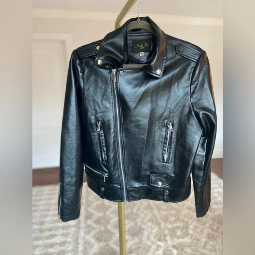 Classic Black Faux Leather Moto Jacket Edgy Streetwear Rocker Downtown Grunge